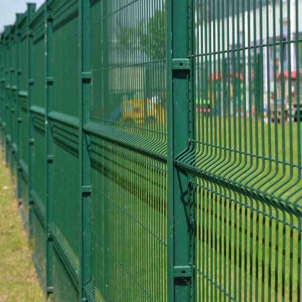 Bekafix-post-attached-to-fence